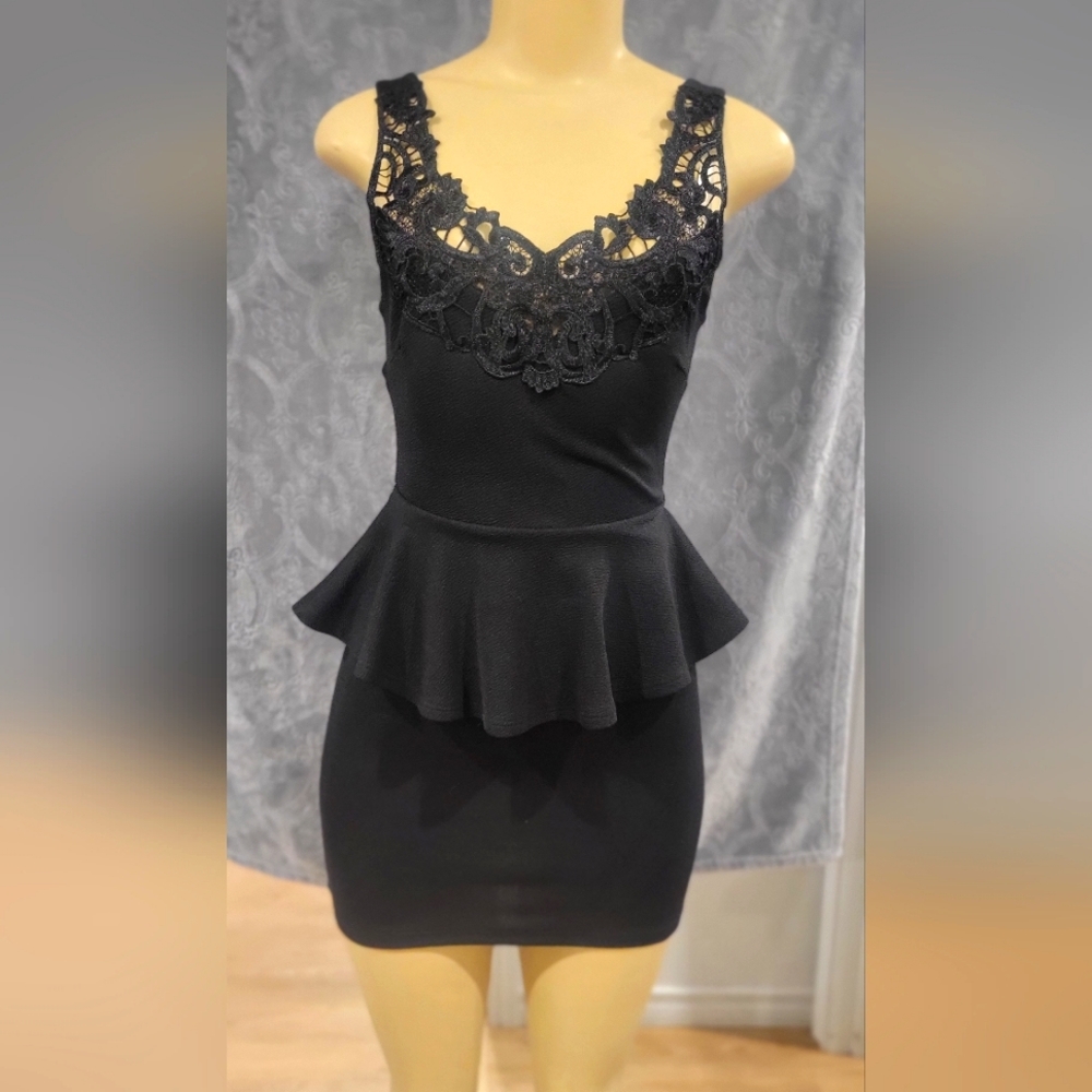Papaya peplum black dress size small NWOT